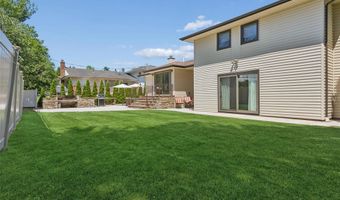 51 Dogwood Rd, Albertson, NY 11507