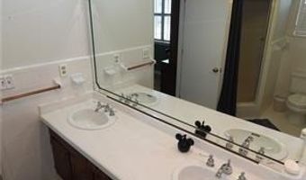 220 Lake Shore Dr, Alma, GA 31510