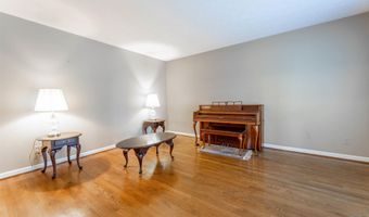 994 COMANCHE Trl, Anniston, AL 36206