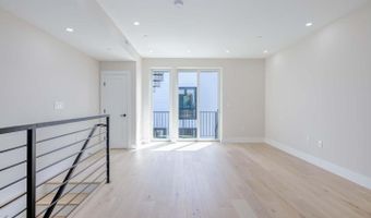 722 KENYON St NW #2, Washington, DC 20010