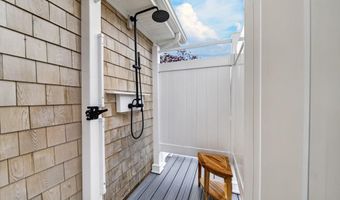 42 Windsor St, Jamestown, RI 02835