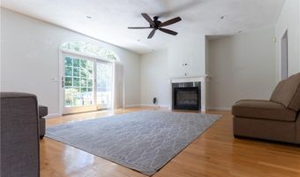 9 Elizabeth Dr, Lincoln, RI 02865