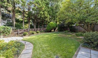 5013 WORTHINGTON Dr, Bethesda, MD 20816