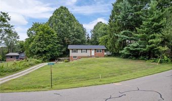341 Abbyshire Rd, Akron, OH 44319