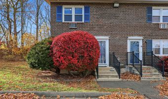 40 Woodridge Dr 40, Cheshire, CT 06410