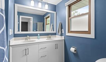3207 CRESTVIEW Dr, Appleton, WI 54915