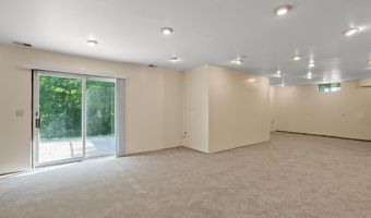 2418 Meadowridge Ct, Ann Arbor, MI 48105