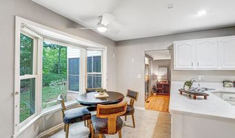 8402 CAMDEN St, Alexandria, VA 22308