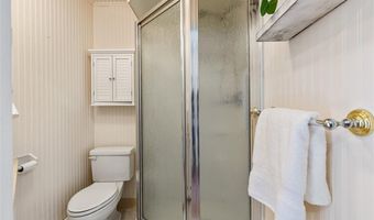 15 Shore Dr, Barrington, RI 02806