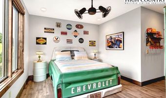 706 Silver Springs Rd, Banner Elk, NC 28604