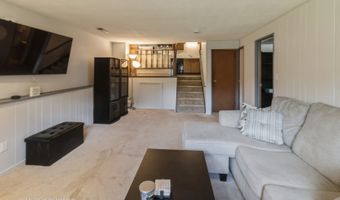 1942 Trail Ridge St, Arlington Heights, IL 60004