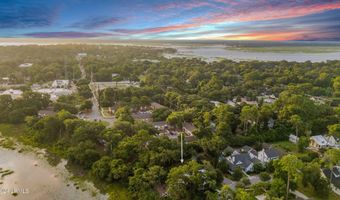 2 Creeks End Ln, Beaufort, SC 29902