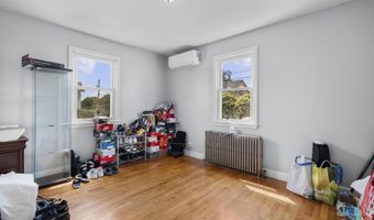 620 Granfield Ave, Bridgeport, CT 06610