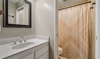 355 Aoloa St L202, Kailua, HI 96734