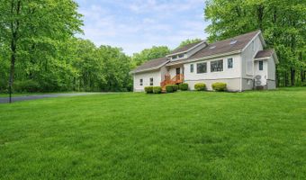 6 Daniels Dr, Danbury, CT 06811