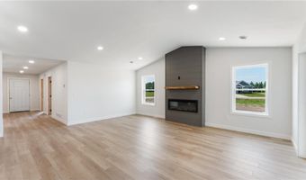 322 Old Glory Dr NE, Alexandria, MN 56308
