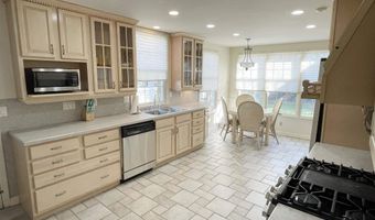 198 40th St, Avalon, NJ 08202
