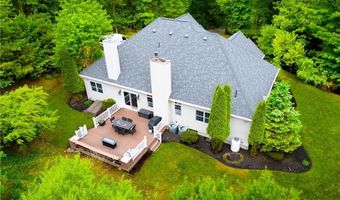 4 Hart Pond Dr, North Smithfield, RI 02896