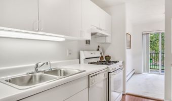 1107 S Old Wilke Rd 201, Arlington Heights, IL 60005