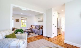7 Court Ave, Barrington, RI 02806