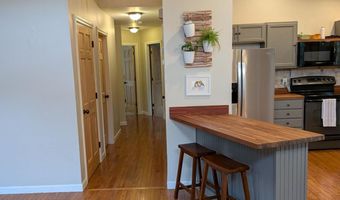 99 Yankee Ave, Bangor, ME 04401