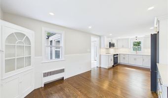 28 Eden Crest Dr, Cranston, RI 02920