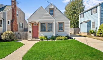 11 Wilson Ave, Amity Harbor, NY 11701