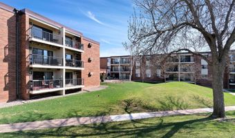 4 Pine Tree Dr 110, Arden Hills, MN 55112