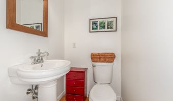 31 Wildwood Dr, Branford, CT 06405