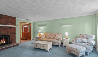 13 Sunnyside Dr, Cumberland, RI 02864