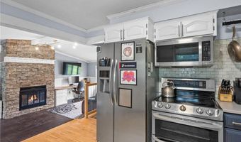 1214 S Darling Dr NW, Alexandria, MN 56308