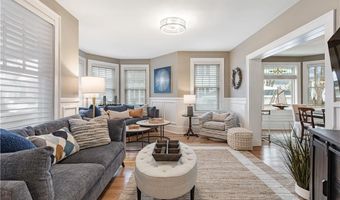21 Bedlow Ave, Newport, RI 02840