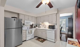 2376 Hiddengarden Ct, Ballwin, MO 63021