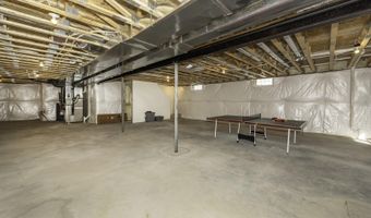 1858 Upland Dr, Ann Arbor, MI 48105