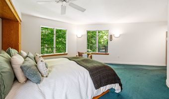 25 Surrey Dr, Cheshire, CT 06410