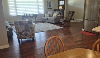 102 Linda Ln, Aberdeen, SD 57401