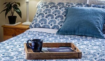 21 Annandale Ter, Newport, RI 02840