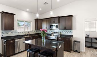 1237 E Cactus Dr, Apple Valley, UT 84737