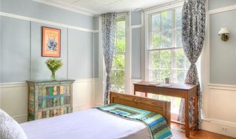 24 Old Beach Rd, Newport, RI 02840