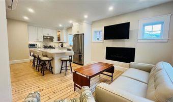 35 Memorial Blvd 1, Newport, RI 02840