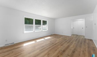409 S 8th Ave, Brandon, SD 57005