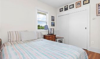 67 Linden St, Middletown, RI 02842