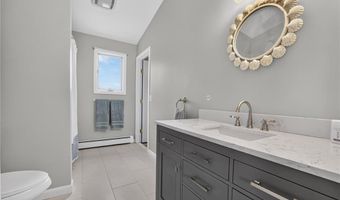 8 SOUTHWEST Rd, Narragansett, RI 02882