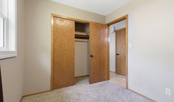 1607 S 6th St, Aberdeen, SD 57401