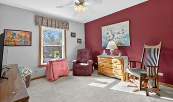 3610 Lakeview Dr, Algonquin, IL 60102