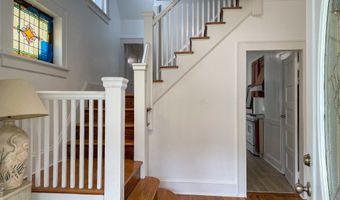 26 Stoehrs Pl, Bridgeport, CT 06606