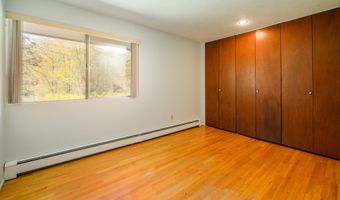 87 Pleasant Dr, Bethany, CT 06524