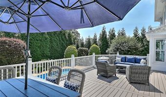 102 Cranberry Ter, Cranston, RI 02921