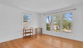 14 Barnsdale Rd, East Providence, RI 02914