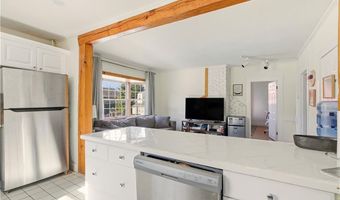 13 Holland St 1, Newport, RI 02840